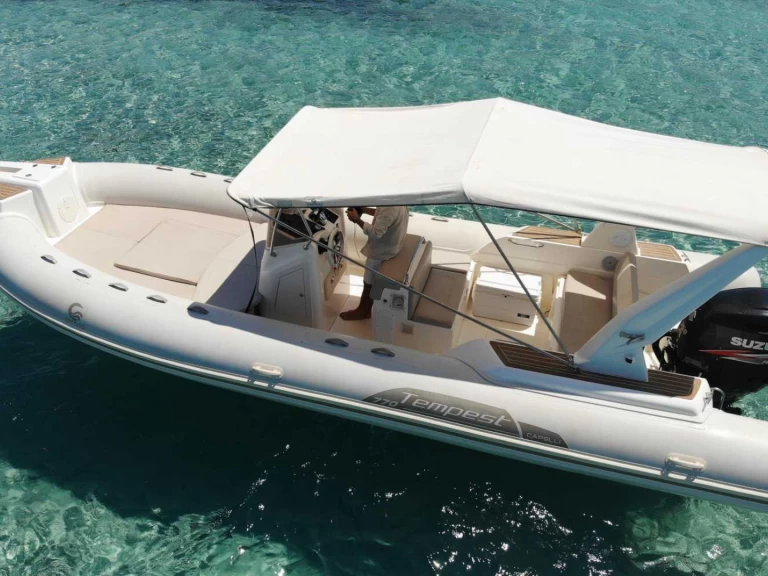 Pronájem jachty v Ibiza Town -Capelli 770S na Samboatu