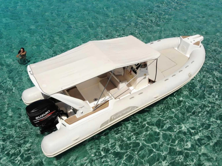 Pronajmout si Capelli 770S v Ibiza Town