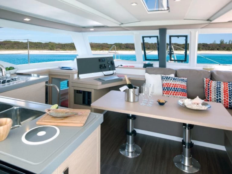 Pronájem Katamarán Fountaine Pajot s licencí