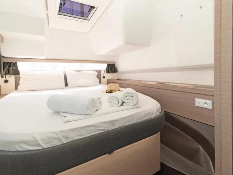 Katamarán k pronájmu v Tivat za nejlepší cenu