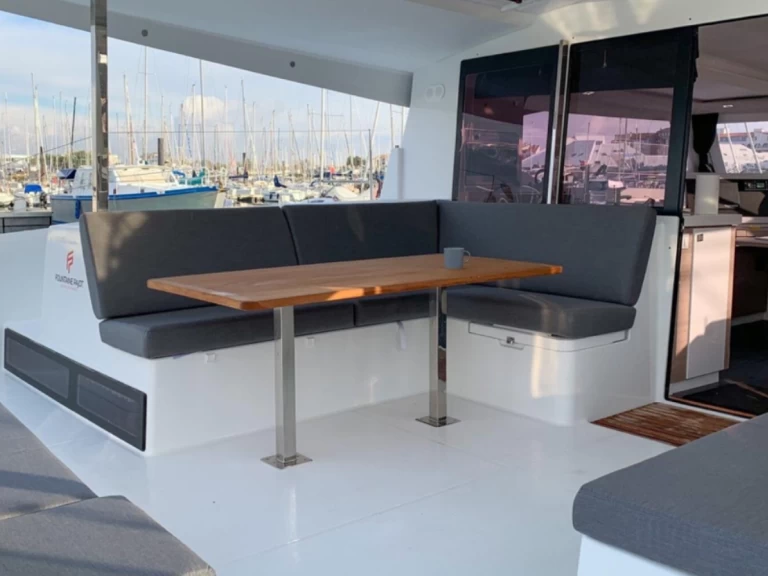 Fountaine Pajot Lucia 40 jednotlivci a charterové společnosti v Tivat