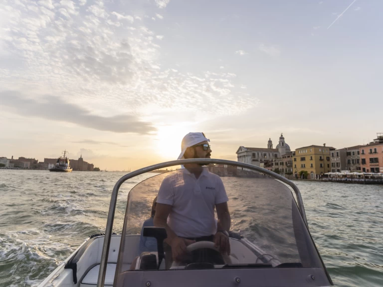 Pronájem Motorová loď v Mestre -Brube Mose 17