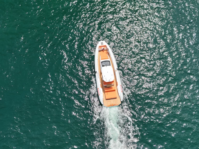 Pronájem jachty v Neapol -Pirelli 42 EFB na Samboatu