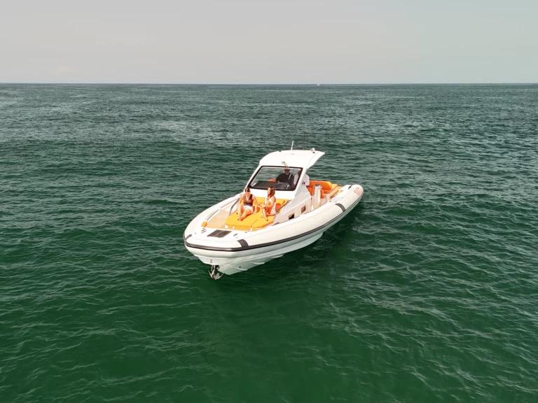 Pronajmout si Pirelli 42 EFB v Neapol