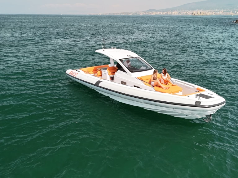 Pronájem lodi Neapol lákavé ceny 42 EFB