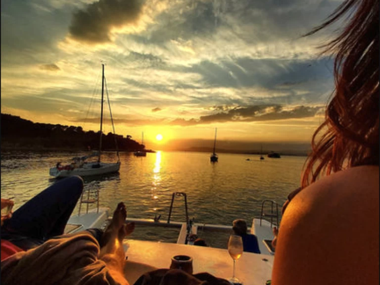 Pronájem Katamarán Lagoon s licencí