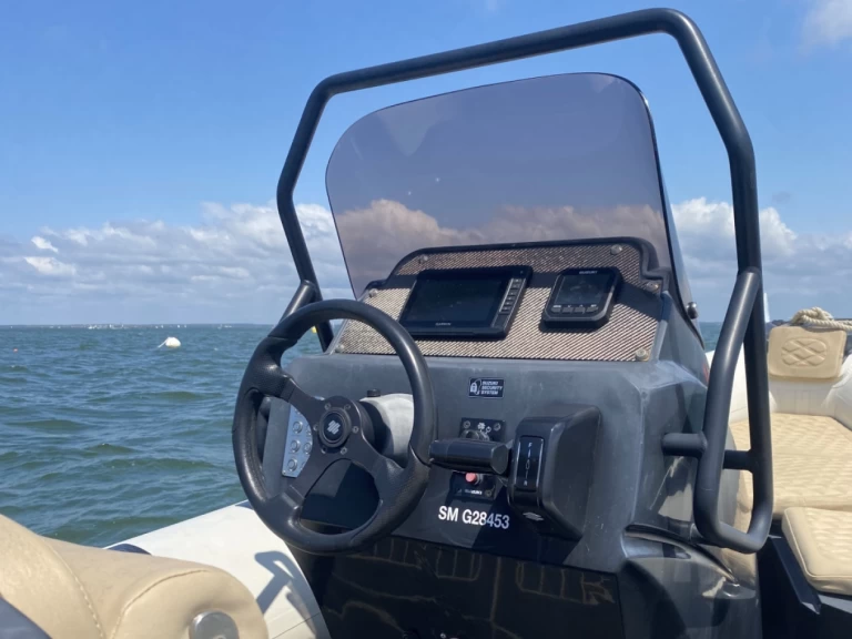 Polotuhá loď k pronájmu v Arcachon za nejlepší cenu