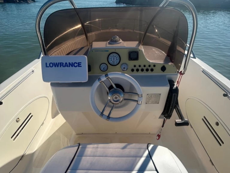 Pronajmout Motorová loď se skipperem či ne Mano Marine v Porto San Giorgio