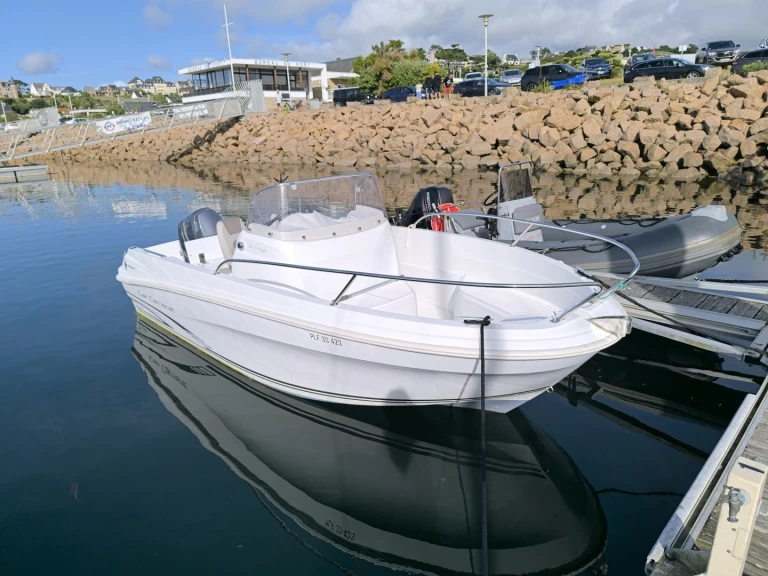 Jeanneau Cap Camarat 5.5 CC Style jednotlivci a charterové společnosti v Trébeurden