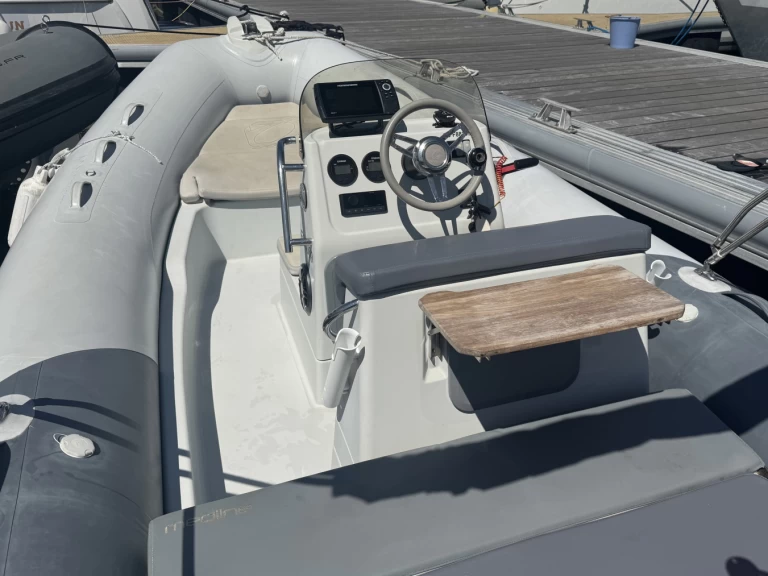 Pronájem Polotuhá loď v Port la Forêt -Zodiac Medline 580