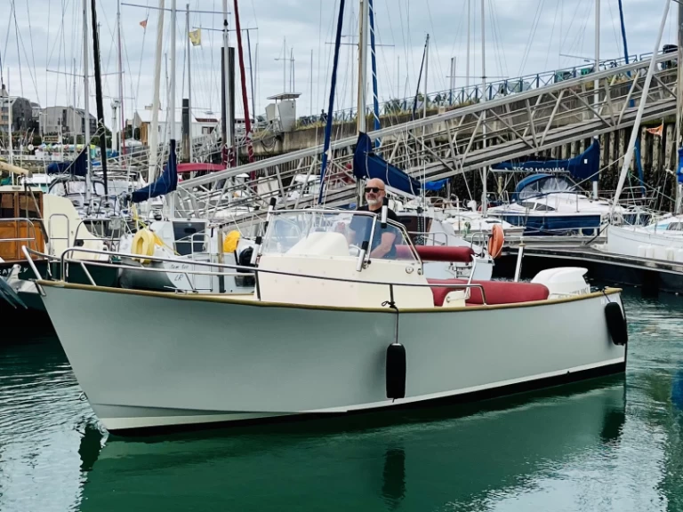 Pronajmout Motorová loď se skipperem či ne Rhea v La Rochelle