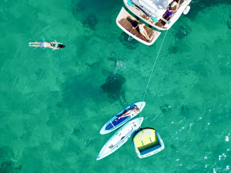 Pronajmout si Bavaria Bavaria 400 Sport v Monaco-Ville