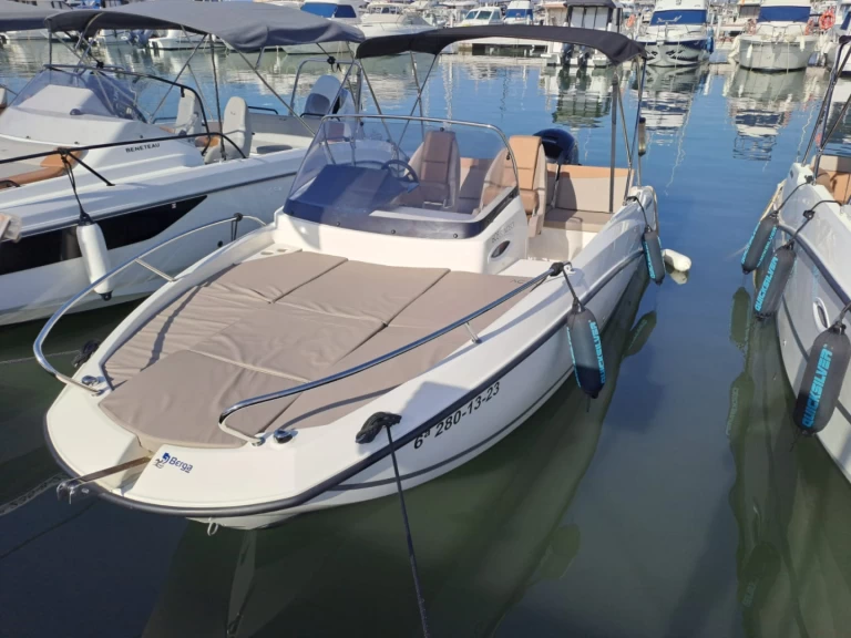 Pronajmout si Quicksilver Activ 605 Sundeck v Cambrils