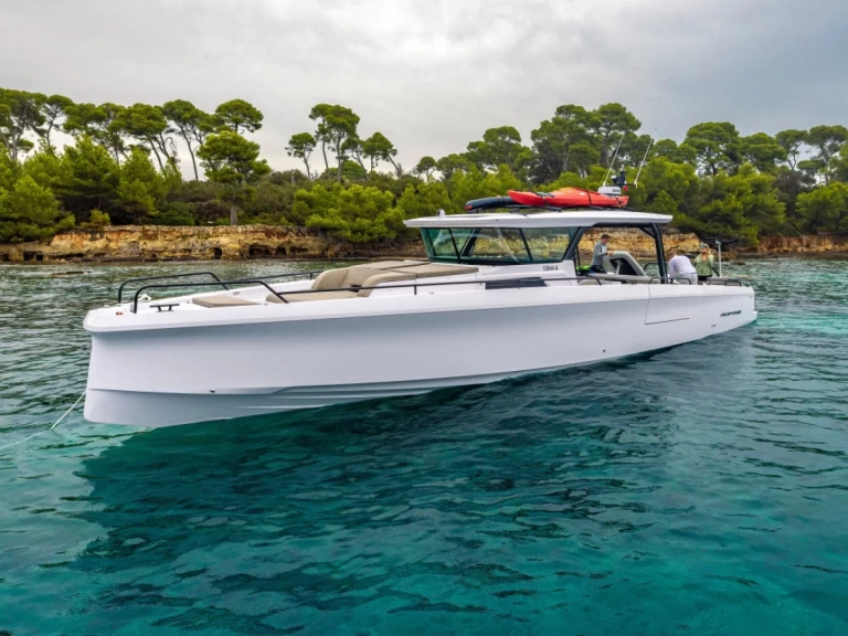 Pronajmout si Axopar Axopar 45 Cross Top v Donji Seget