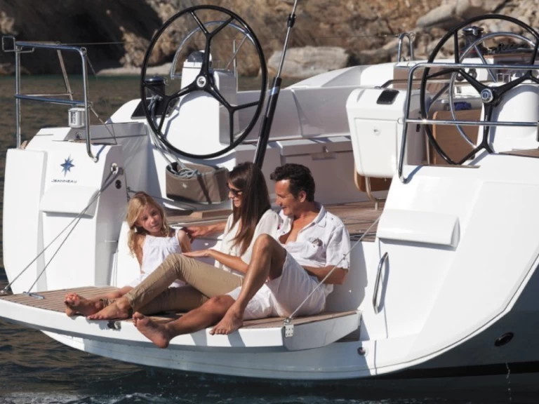 Pronájem lodi Mai Khao lákavé ceny Sun Odyssey 479