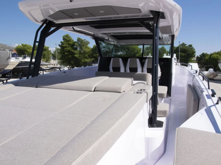 Axopar Axopar 45 Cross Top jednotlivci a charterové společnosti v Donji Seget