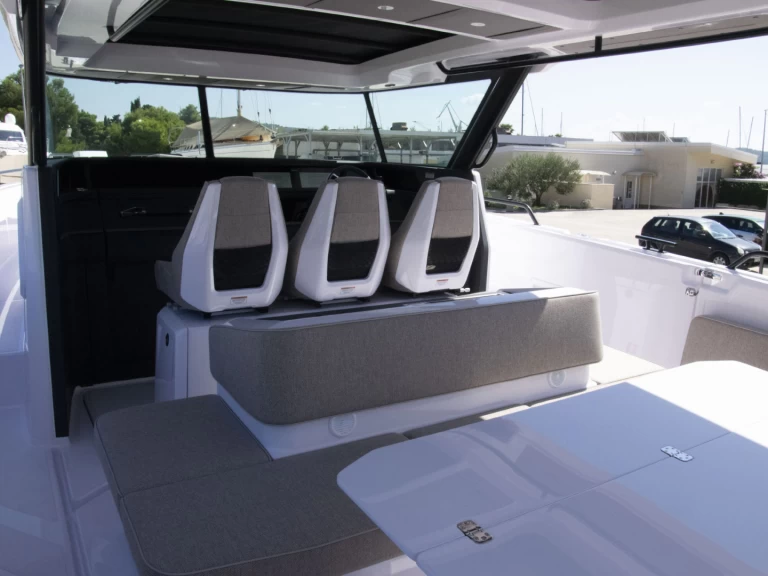 Pronajmout si Axopar Axopar 45 Cross Top v Donji Seget