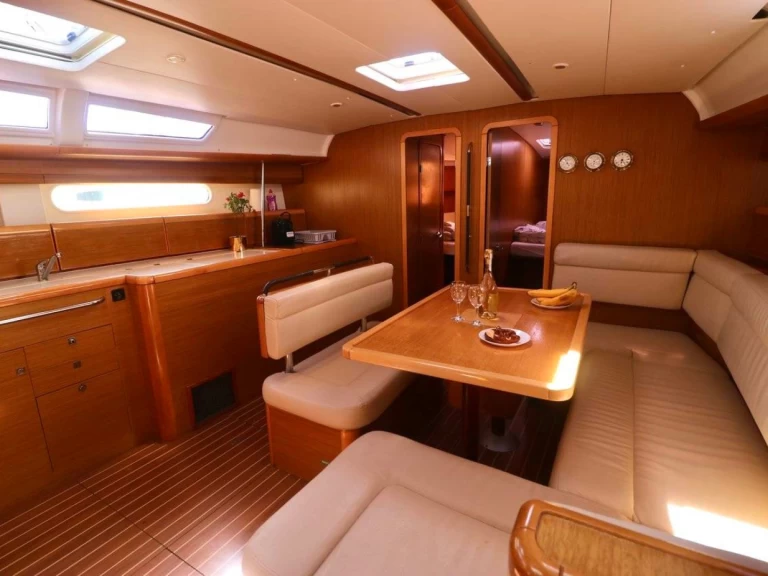 Pronajmout si Jeanneau Sun Odyssey 49i Performance v Kuşadası