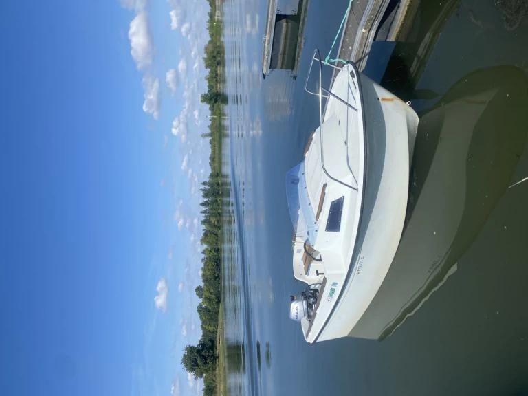 Pronajmout Motorová loď se skipperem či ne Bénéteau v Écouflant