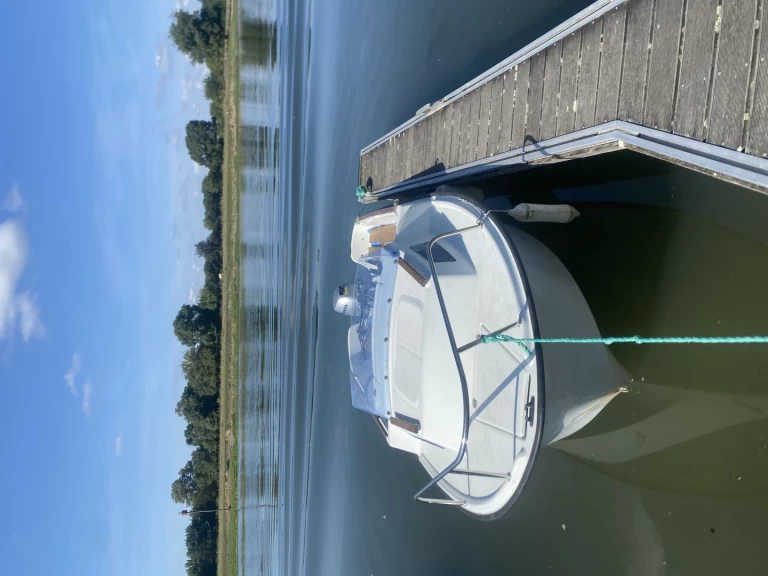 Pronájem Motorová loď Bénéteau s licencí