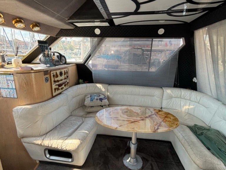 Pronajmout Motorová loď se skipperem či ne Gin sea v Cannes