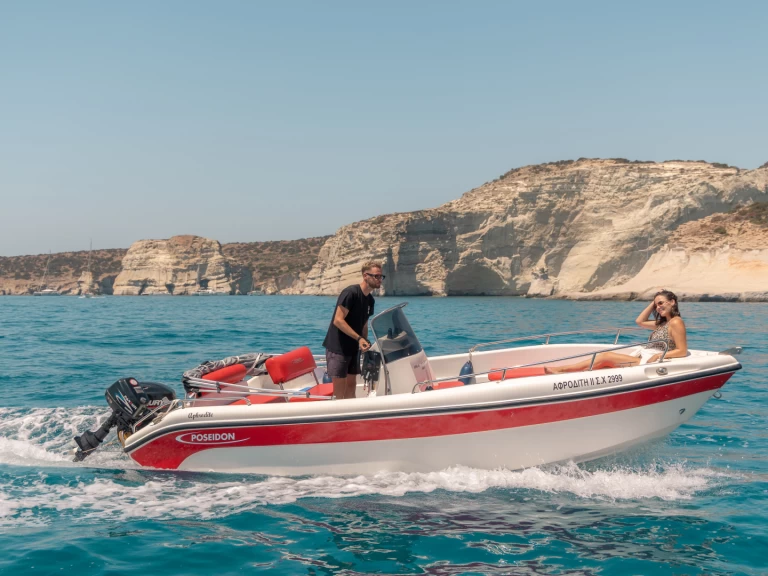 Motorová loď k pronájmu v Mílos za nejlepší cenu