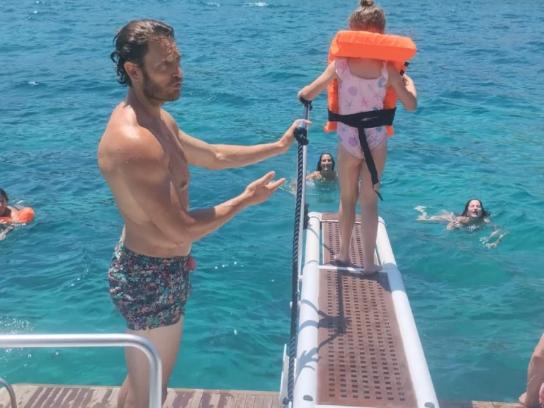 Pronajmout si Comar Clanship 42 FB v Catania