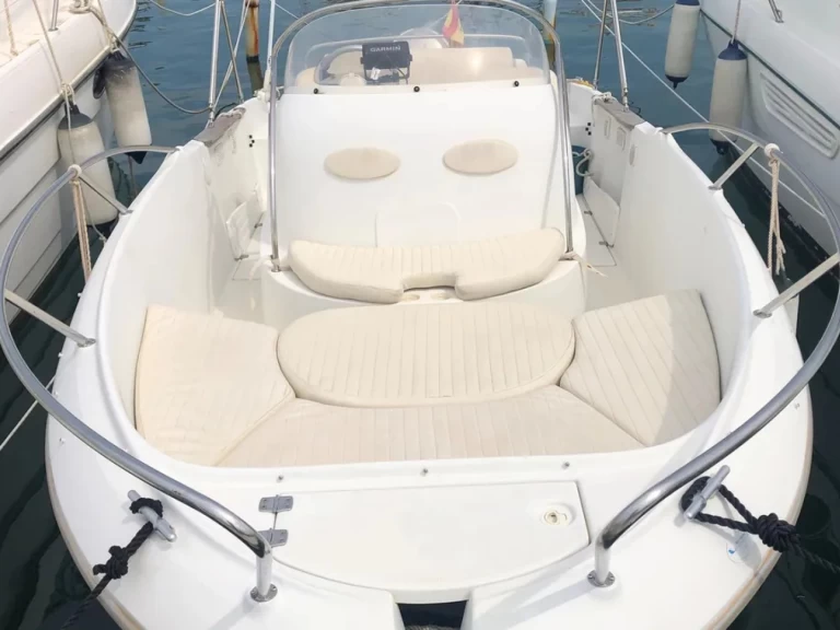 Pronájem Motorová loď Ranieri s licencí