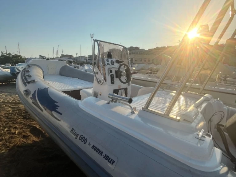 Pronajmout si Nuova Jolly King 600 v Anzio