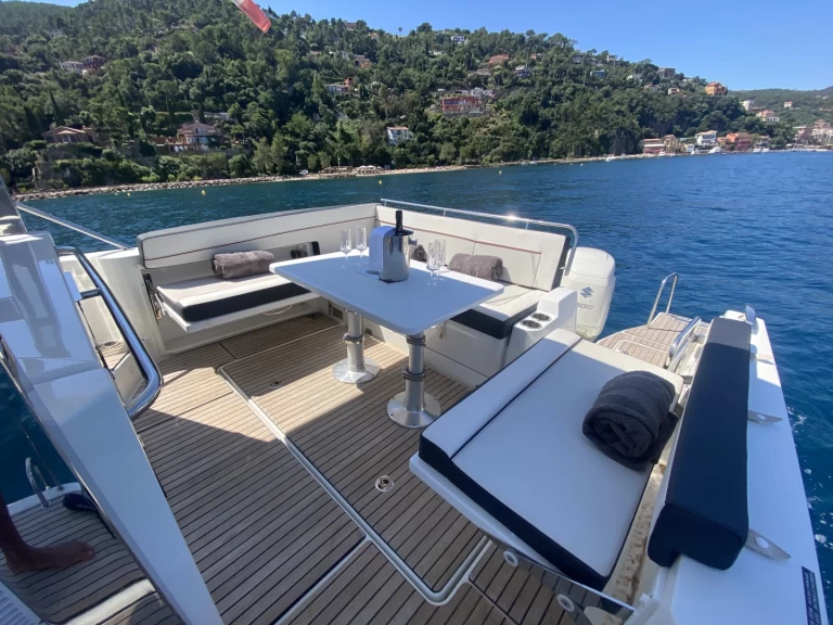 Motorová loď k pronájmu v Port La Napoule za nejlepší cenu