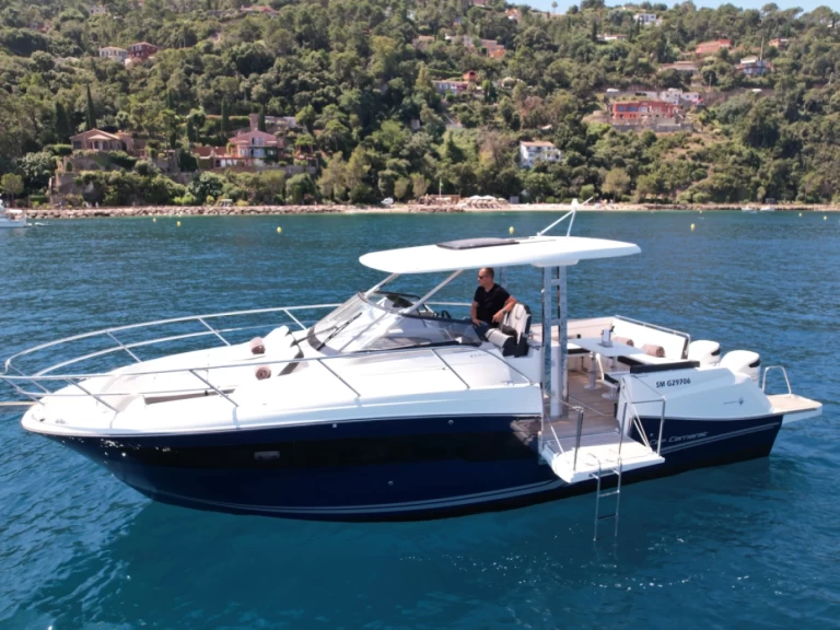 Pronajmout si Jeanneau Cap Camarat 10.5 WA v Port La Napoule