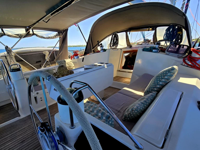 Pronajmout si Jeanneau Sun Odyssey 45.2 v Taiohae