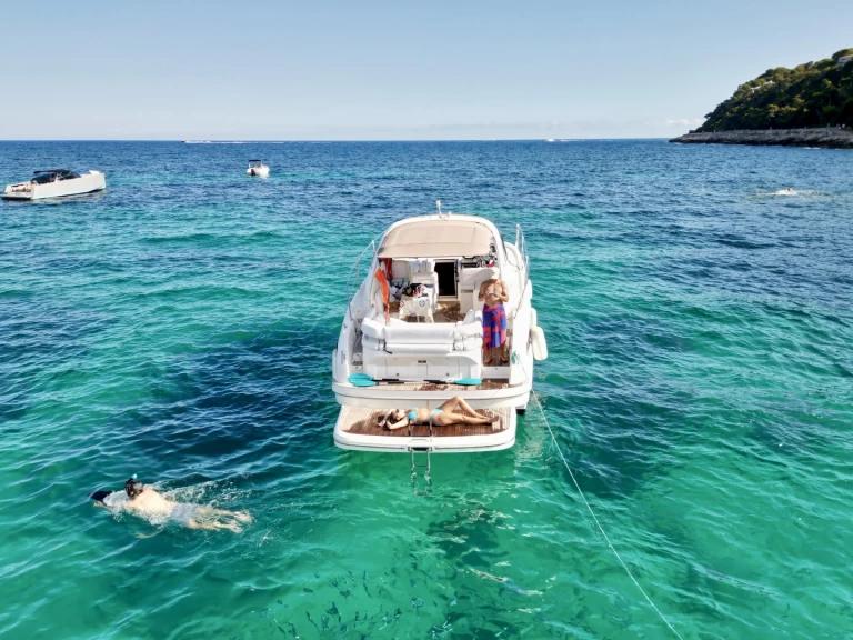 Pronájem Motorová loď Bavaria s licencí