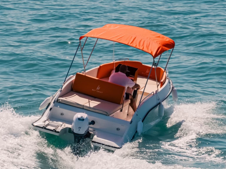 Pronajmout si Bey Yacht 18 v Puerto Marina Benalmadena