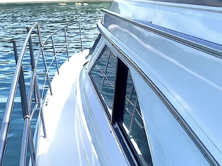 Pronájem Motorová loď v Svět -Sea Ray Sea Ray 400 Sedan Bridge