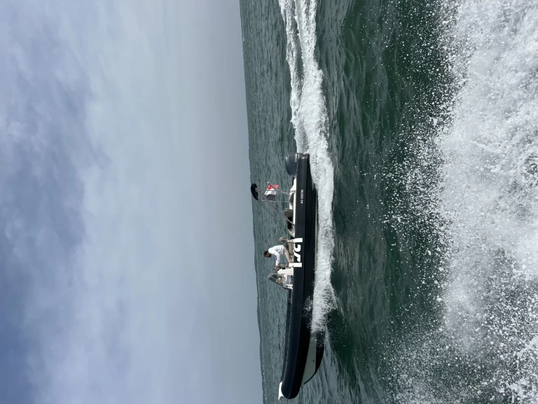 Polotuhá loď k pronájmu v Arcachon za nejlepší cenu