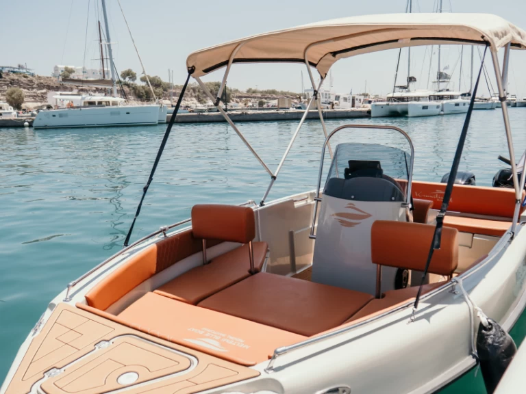 Motorová loď k pronájmu v Vlychada za nejlepší cenu