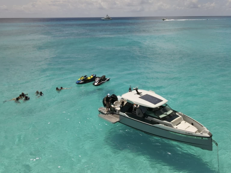 Pronájem lodi Saxdor Saxdor 320 GTO v Miami na Samboatu