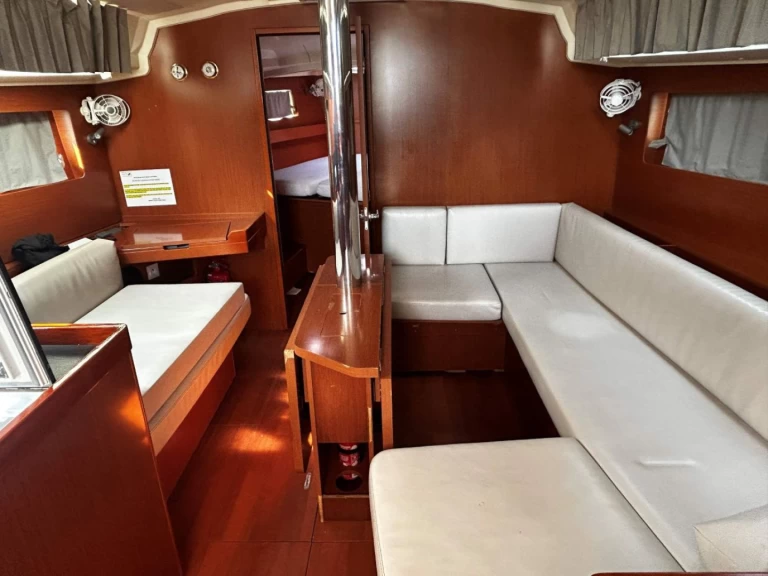 Pronájem lodi Bénéteau Oceanis 41.1 v Gouvia na Samboatu