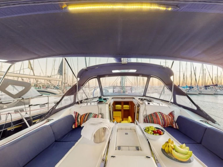 Pronajmout si Jeanneau Jeanneau 469 v Alimos