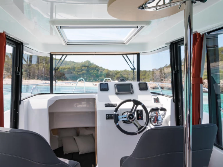 Bénéteau Barracuda 8 jednotlivci a charterové společnosti v Puerto Deportivo Marina de Santander