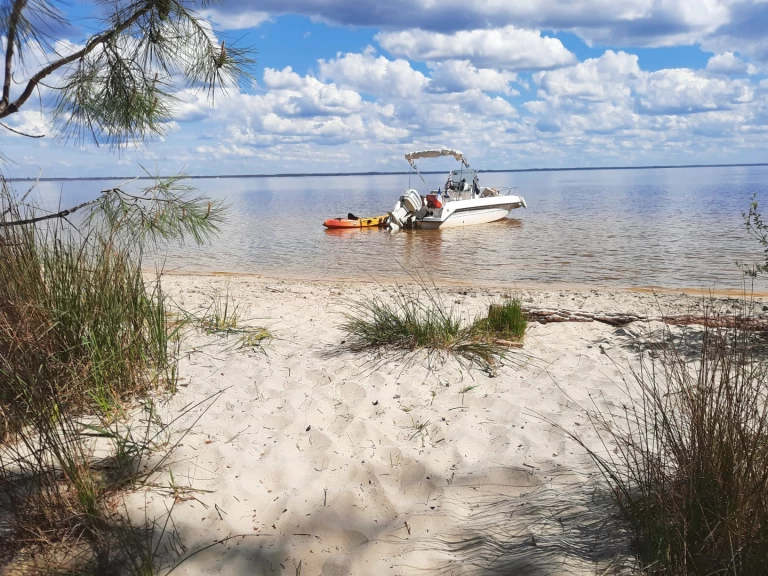 Kelt Fishlander 530 jednotlivci a charterové společnosti v Carcans