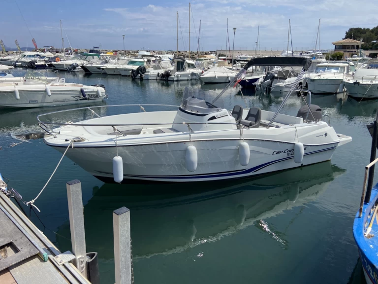 Pronajmout Motorová loď se skipperem či ne Jeanneau v Saint-Aygulf