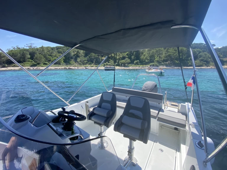 Jeanneau Cap Camarat 6.5 CC Serie 3 jednotlivci a charterové společnosti v Saint-Aygulf