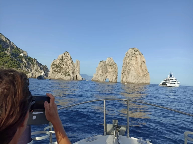 Pronájem lodi Sorrento lákavé ceny Sea Ray 300 Sundancer