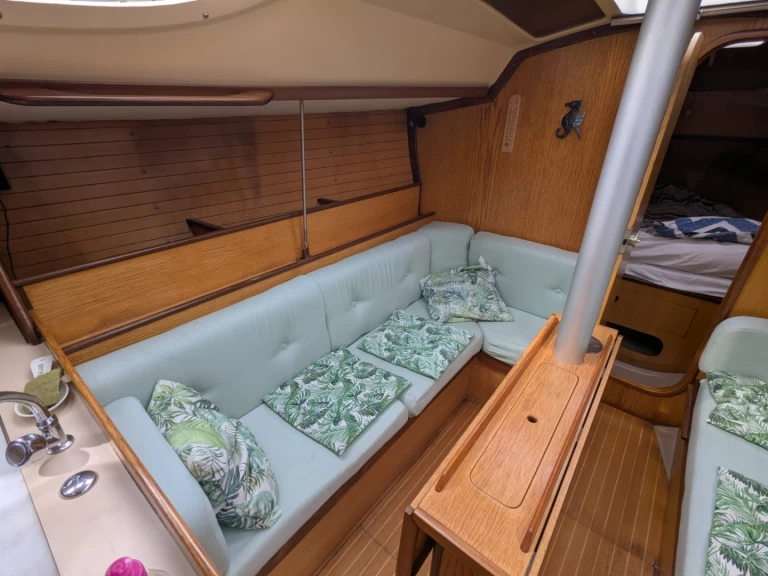 Bénéteau Oceanis 350 jednotlivci a charterové společnosti v Port de Penerf