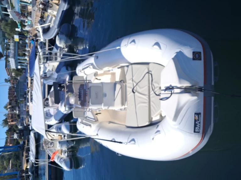 Pronajmout Polotuhá loď se skipperem či ne Bwa v Arbatax Port