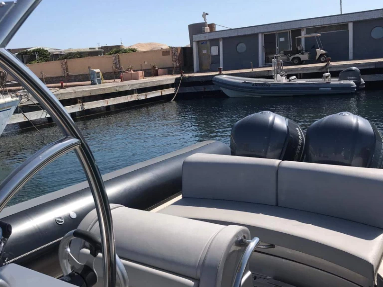 Sea Water Sea Water Phantom 300 jednotlivci a charterové společnosti v Bonifacio