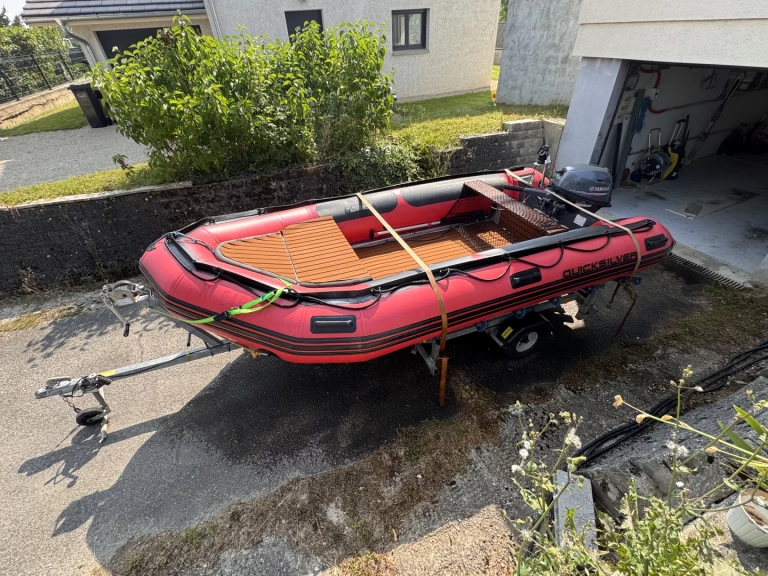 Polotuhá loď k pronájmu v Ornex za nejlepší cenu