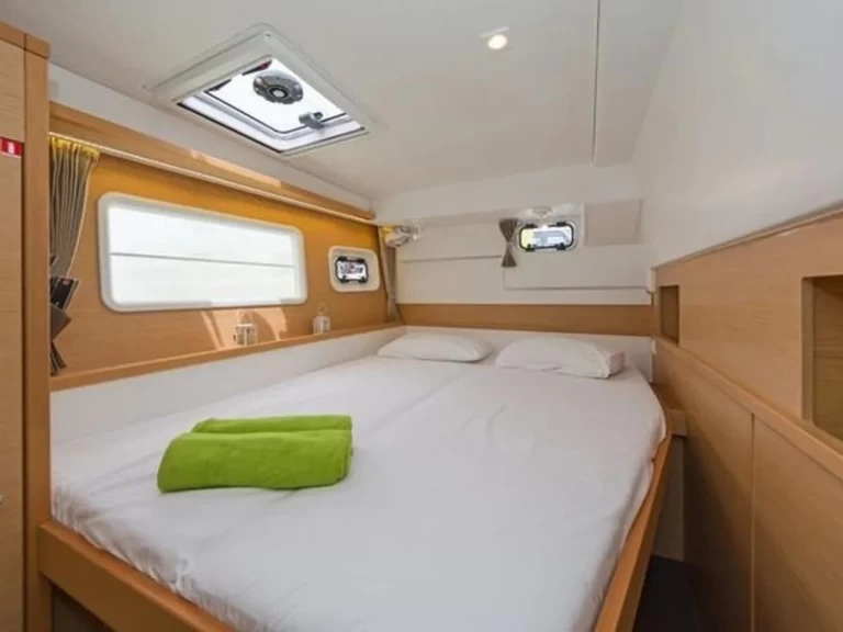 Pronájem Katamarán Lagoon s licencí